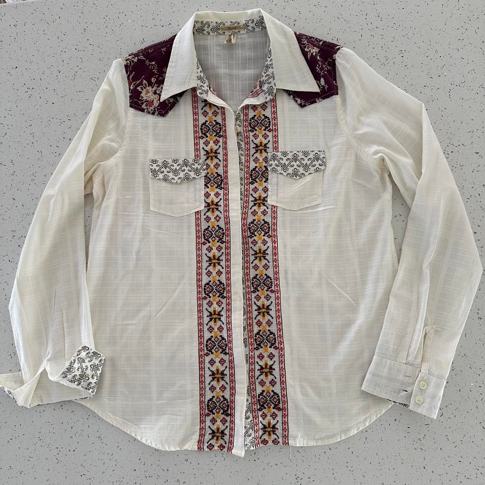 BKE Women Cream Western Embroidered Floral Yoke Button Down Shirt Medium